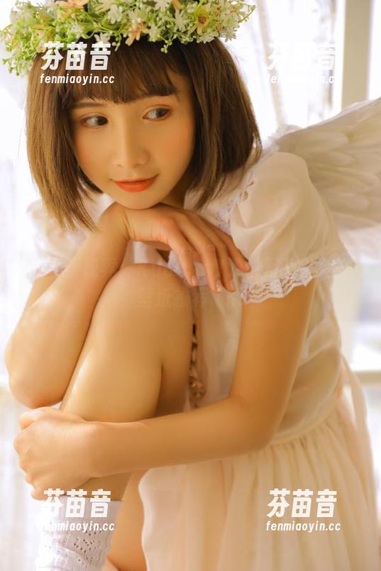 美图新视界：Kuuko W棉袜写真的绝美壁纸推荐.txt